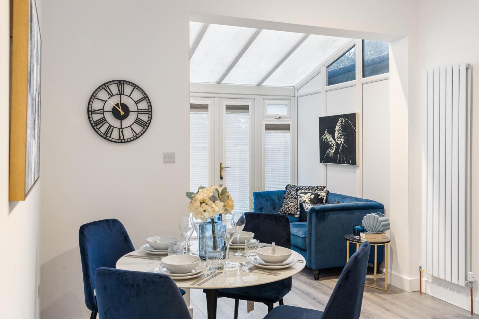 Modern 2 Bedroom 3 Min Walk To Tube Station Apartment
