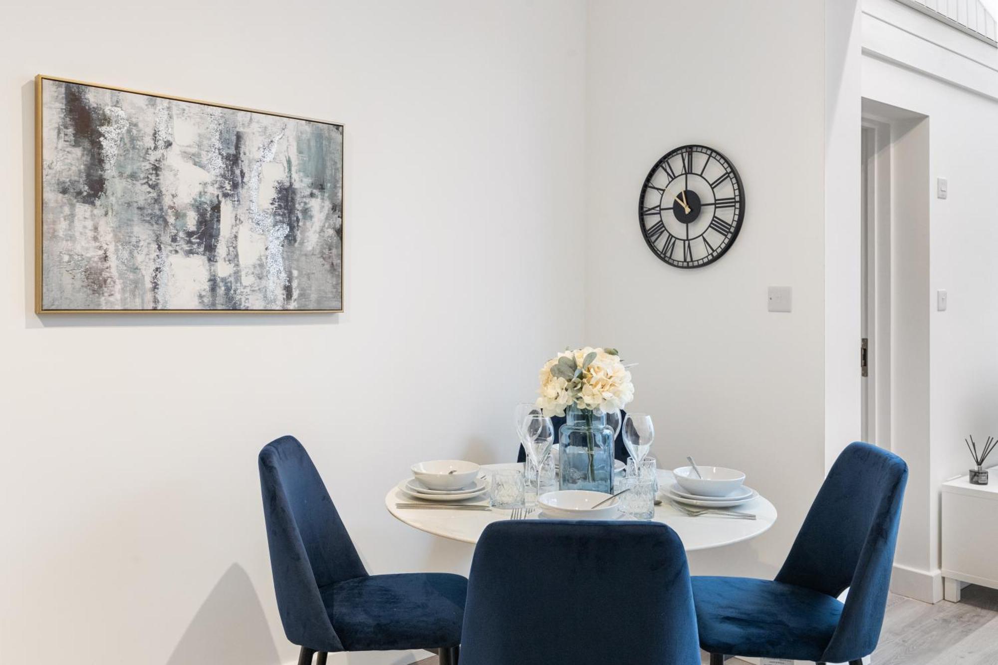 Modern 2 Bedroom 3 Min Walk To Tube Station Apartment London