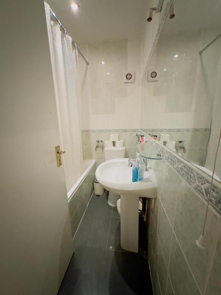 Bright Budget Studio In London