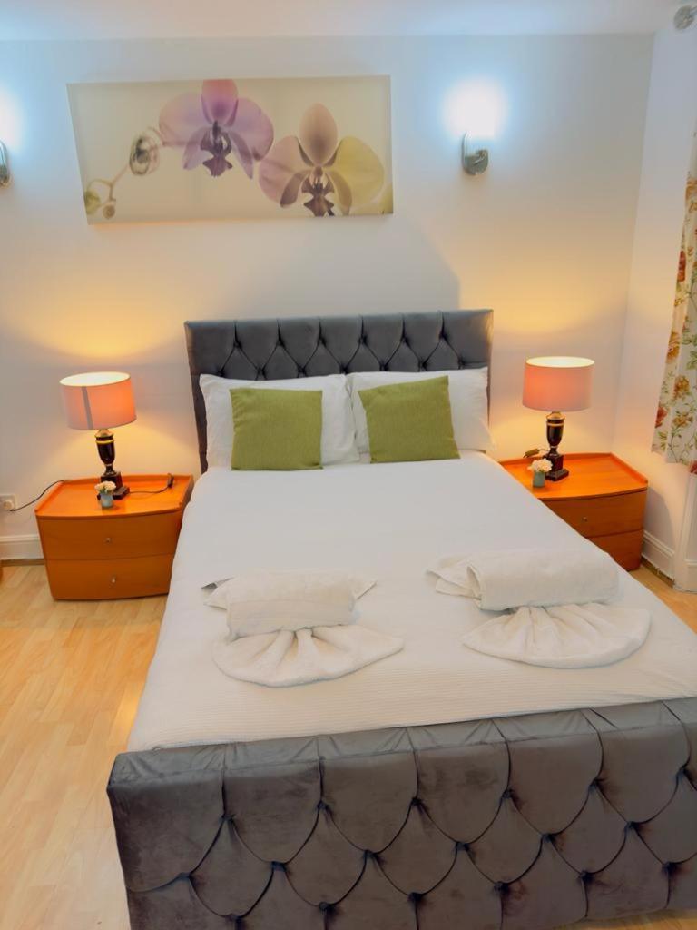 Apartment Bright Budget Studio In