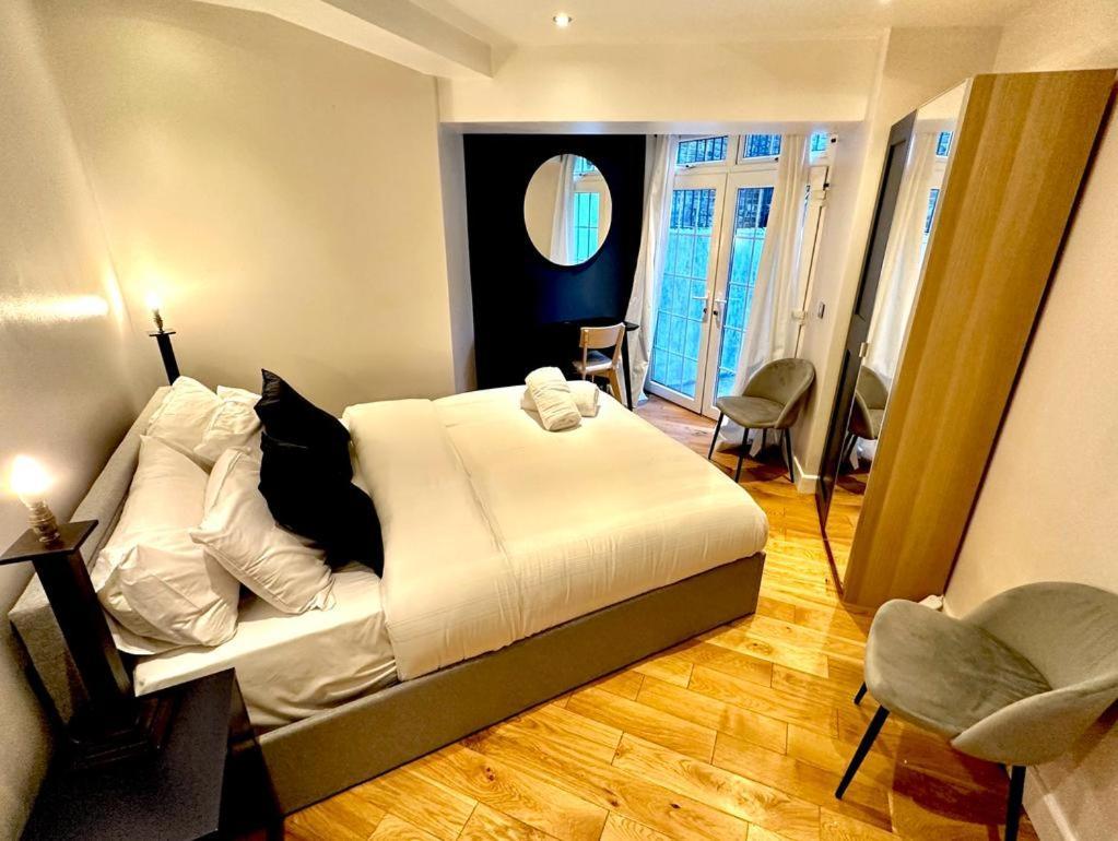 30 Secs To Euston Station * London