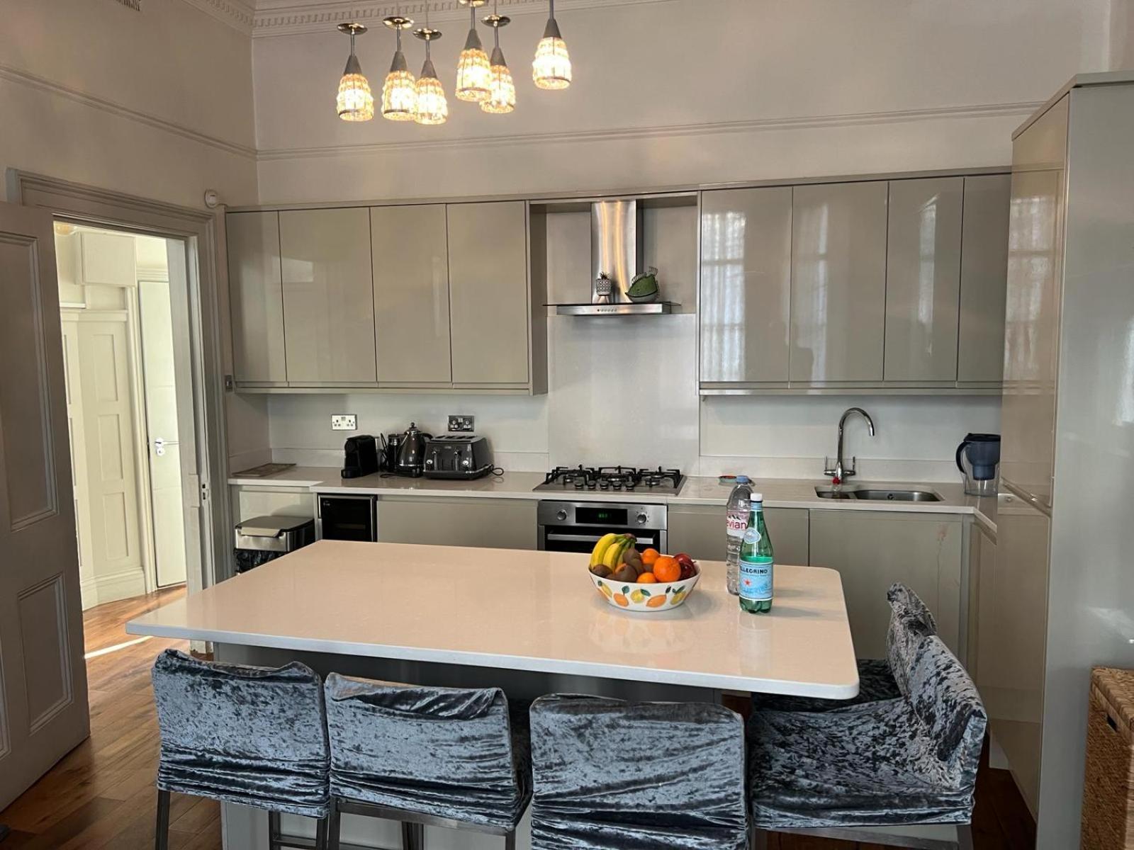 Stunning Holland Park- Sleeps 6 Leilighet