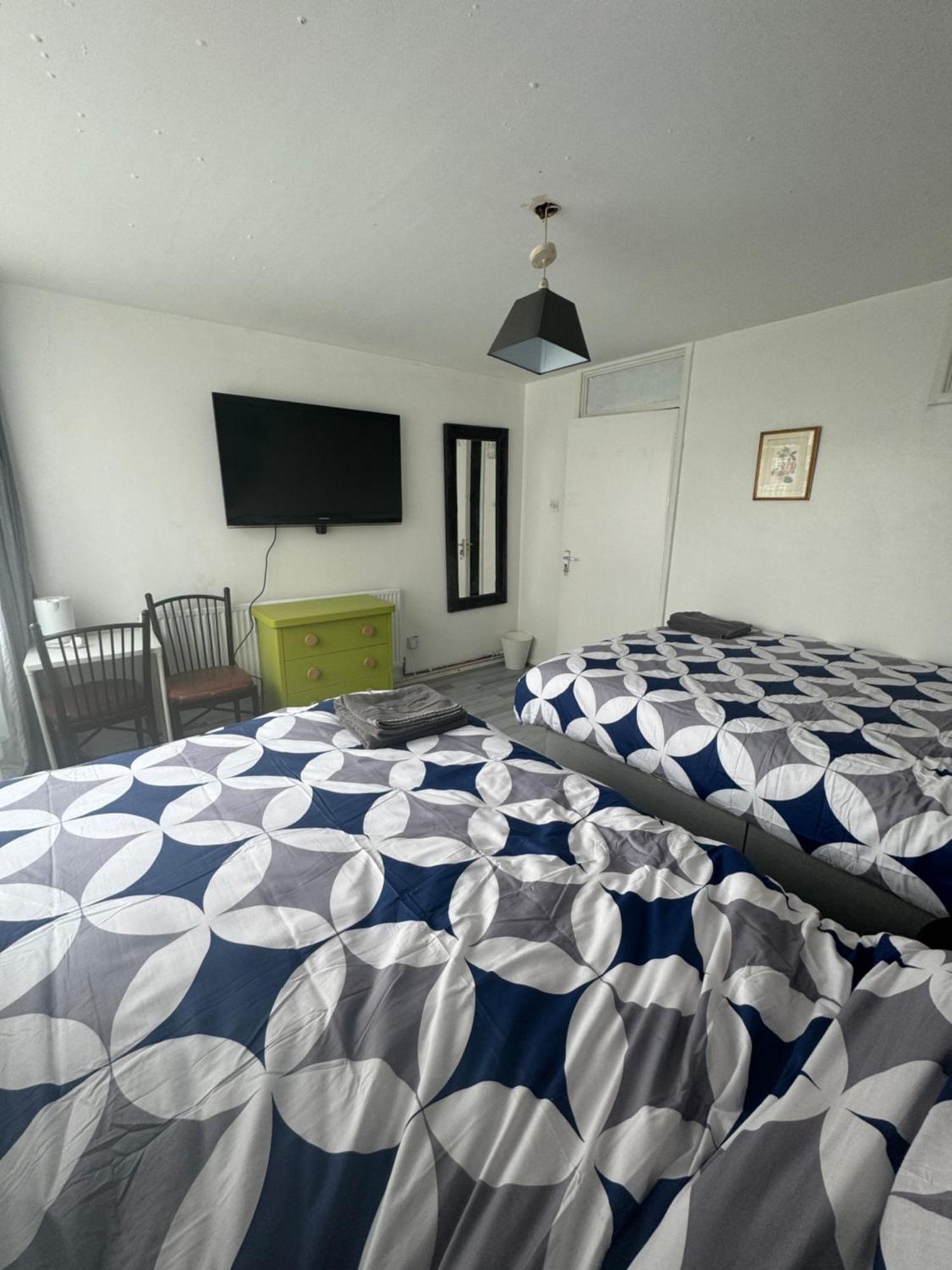 Four Bedroom House Near Tottenham Spurs Stadium