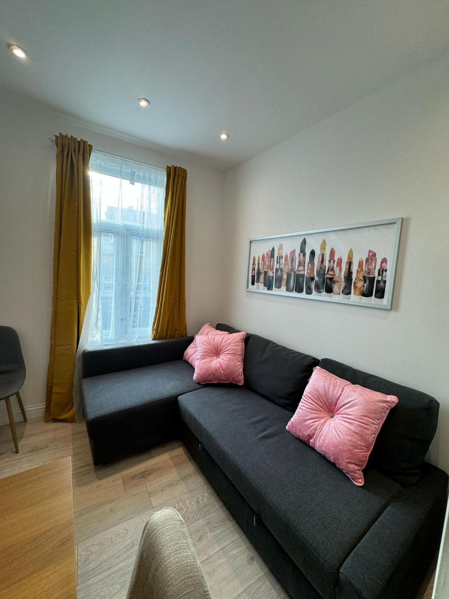 Flat B, In Earlsfield Londra