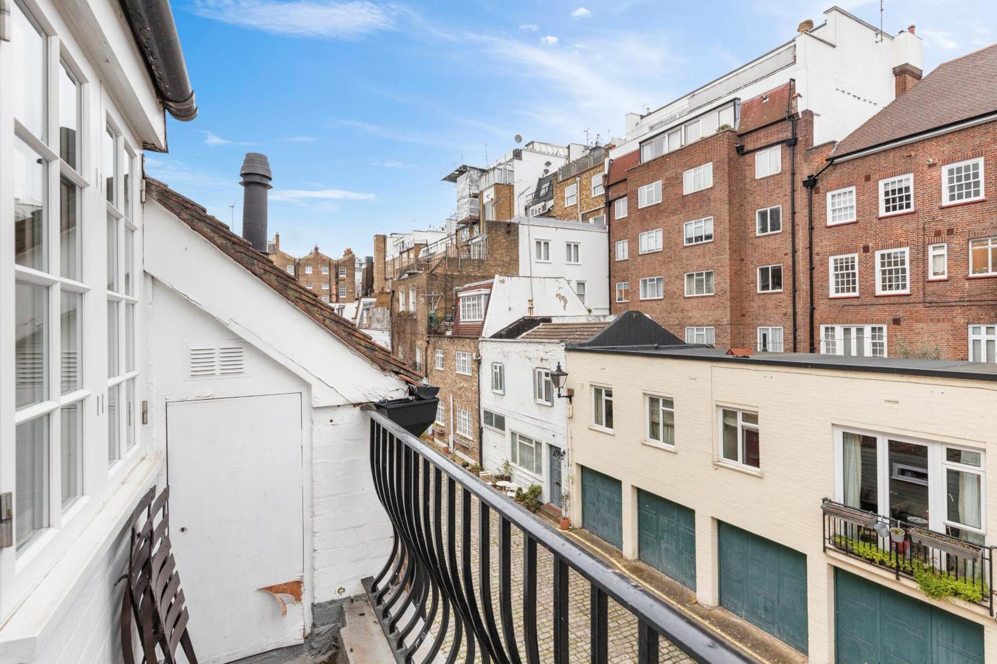 Family Mews Next To Hyde Park Holiday home London