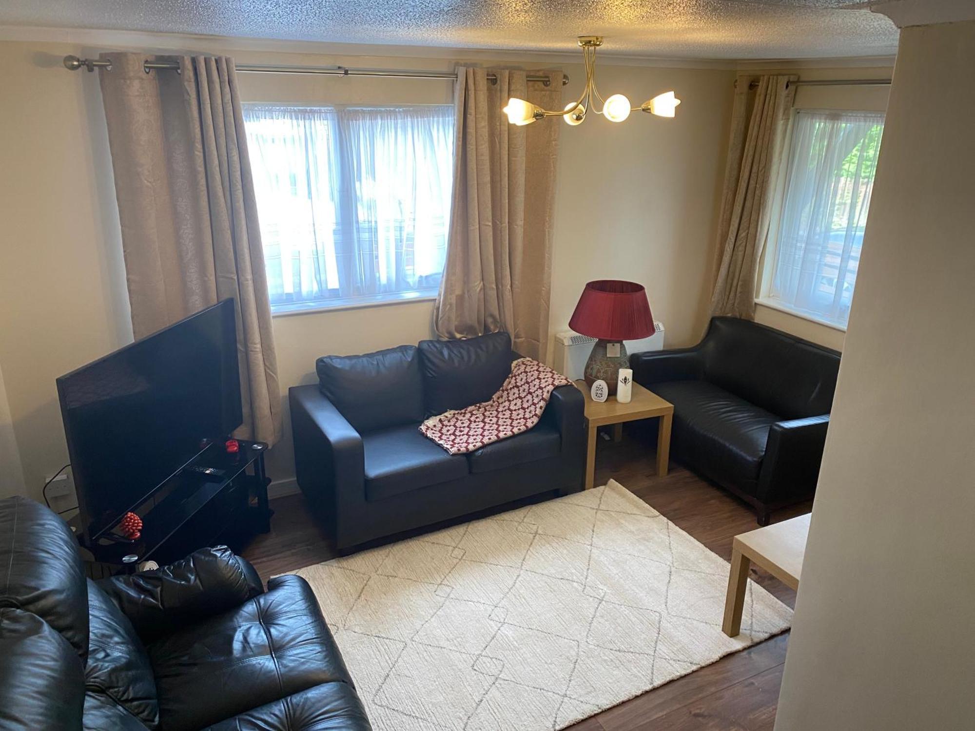 Fabulous Furnished In Beckton Londen