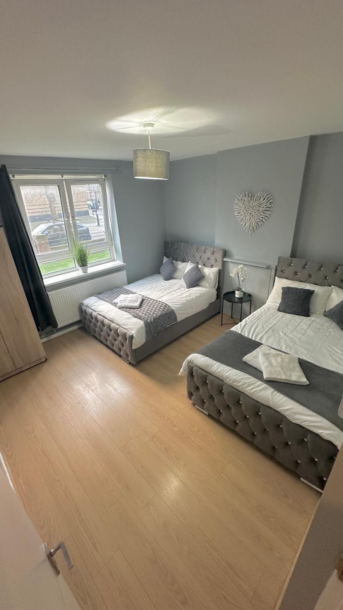Apartment 1 Bedroom Flat In Whitechapel, London