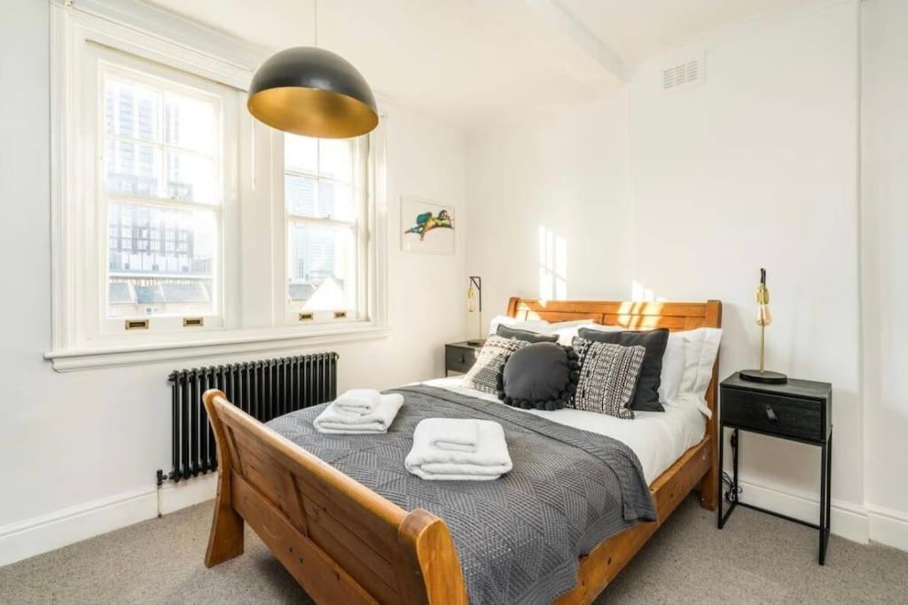 3 X Bedroom Riverside Flat With Hot Tub On Roof Terrace Appartement Londen