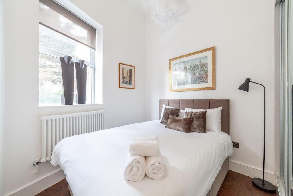 Modern & Trendy 1-bed In Earl's Court! Lägenhet London