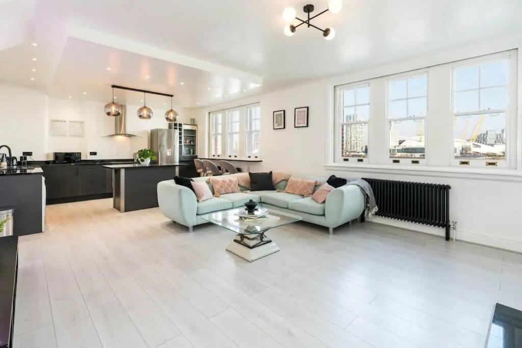 3 X Bedroom Riverside Flat With Hot Tub On Roof Terrace Appartement Londen