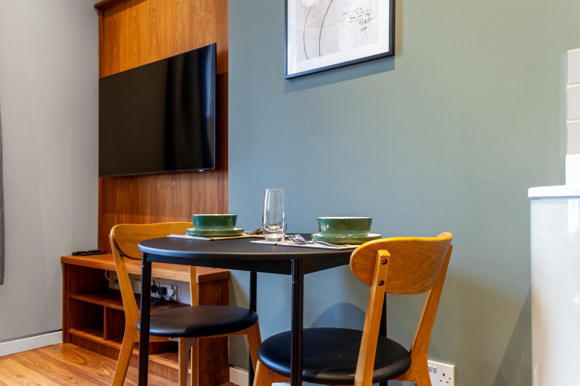 Bright & Modern 1bdr Flat Near Lakeside Road * Londen