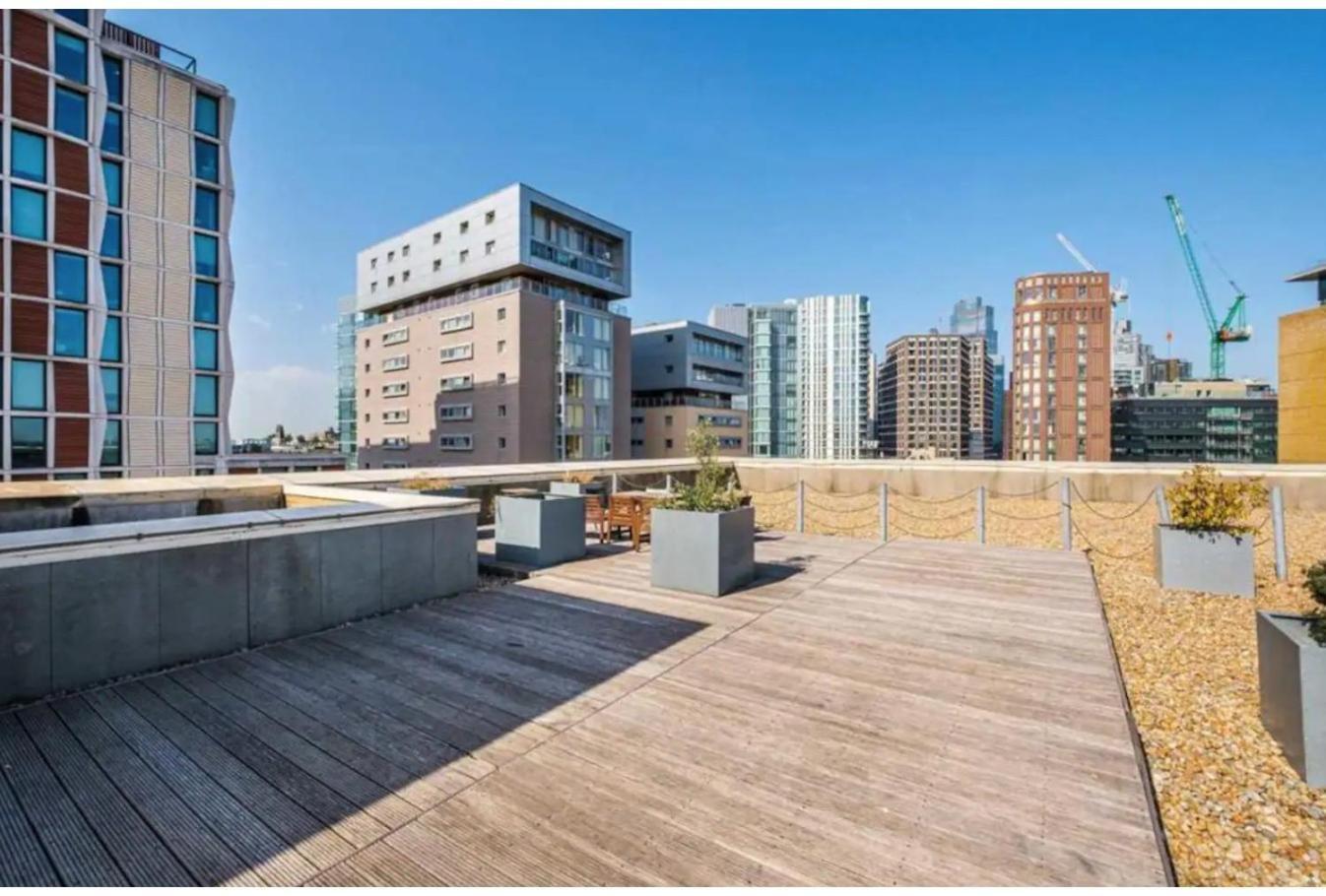 Superb Business Travellers Tower Of Apartment London