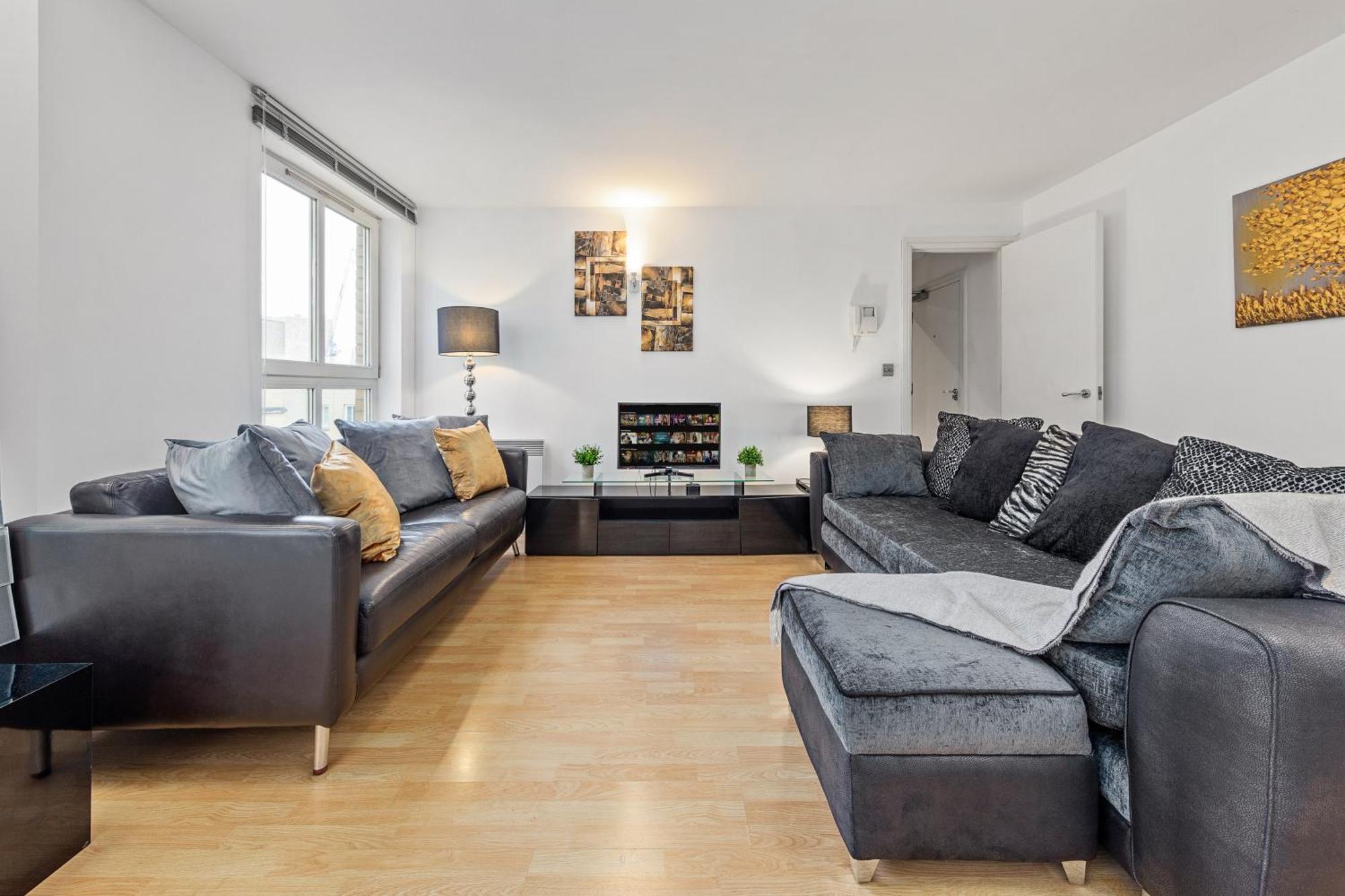 Superb Business Travellers Tower Of Apartment London