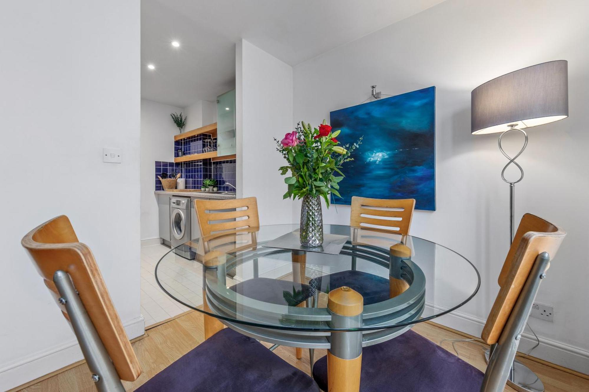 Superb Business Travellers Tower Of Apartment London