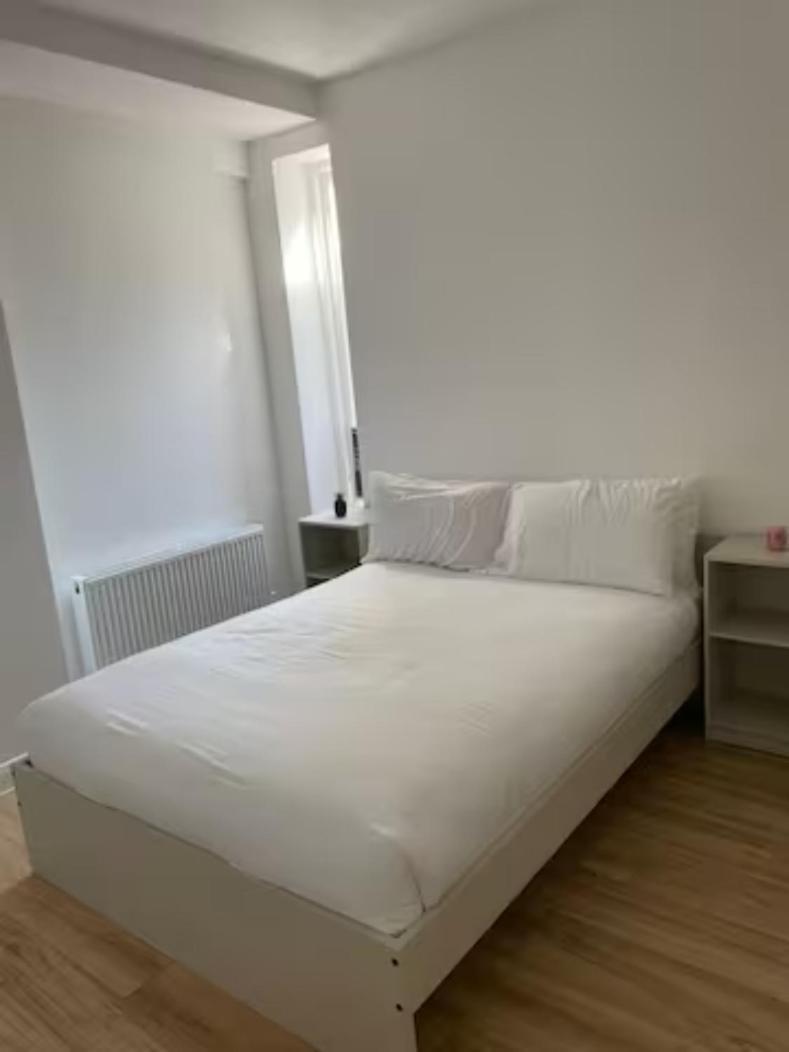 Apartment Battersea Central Flat For 4 15 Mins To Eye/power Station Bs4 *