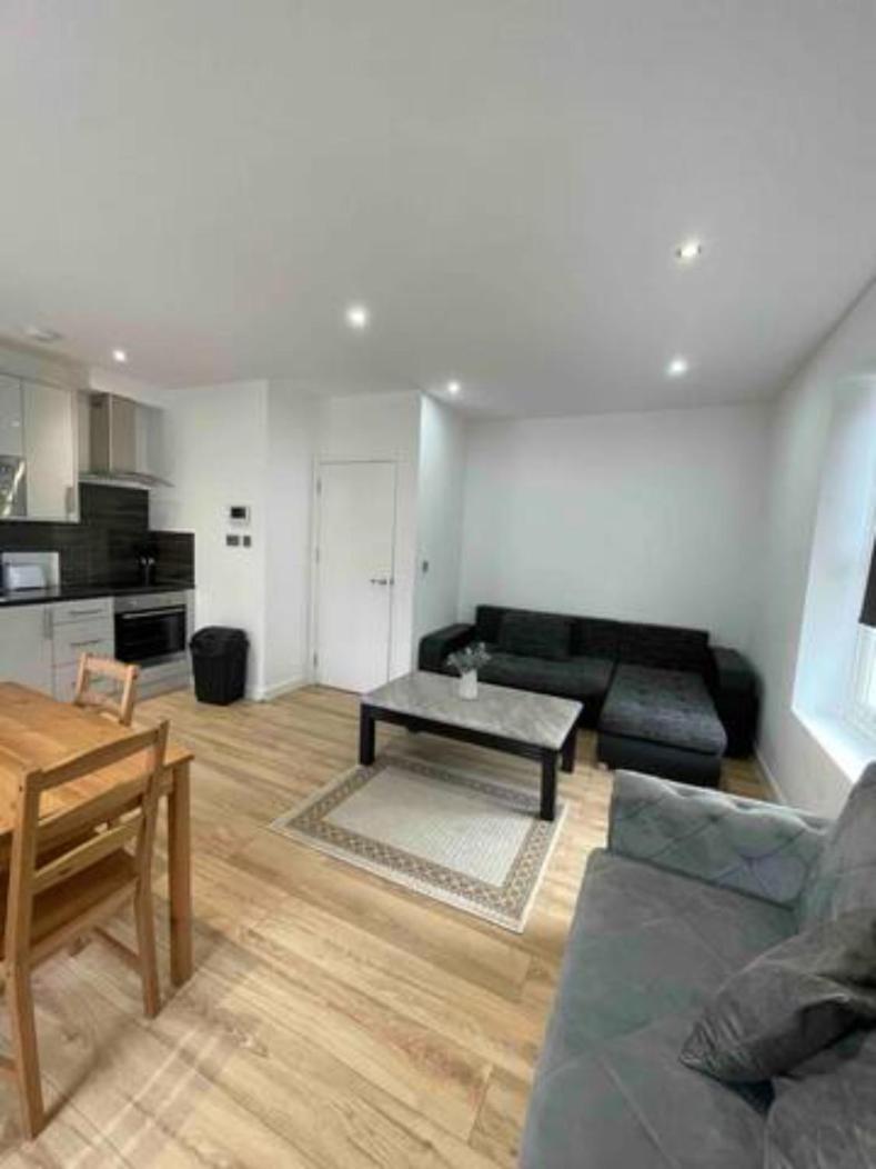 Battersea Central Flat For 4 15 Mins To Eye/power Station Bs4 *