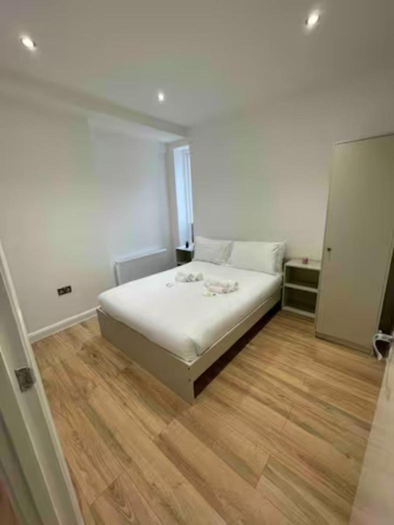 Battersea Central Flat For 4 15 Mins To Eye/power Station Bs4 Apartment *