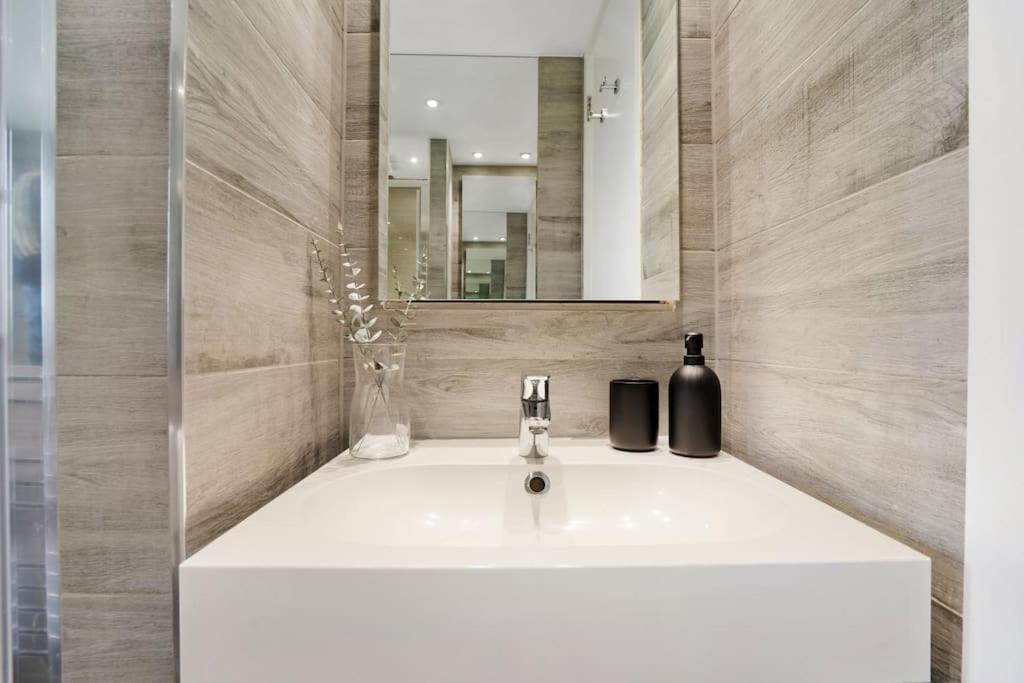 The Camden Bright & Beautiful 2-bed Retreat Appartamento Londra