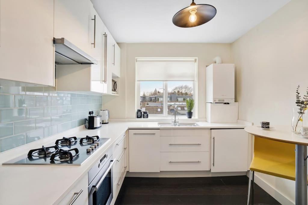 The Camden Bright & Beautiful 2-bed Retreat * Londra