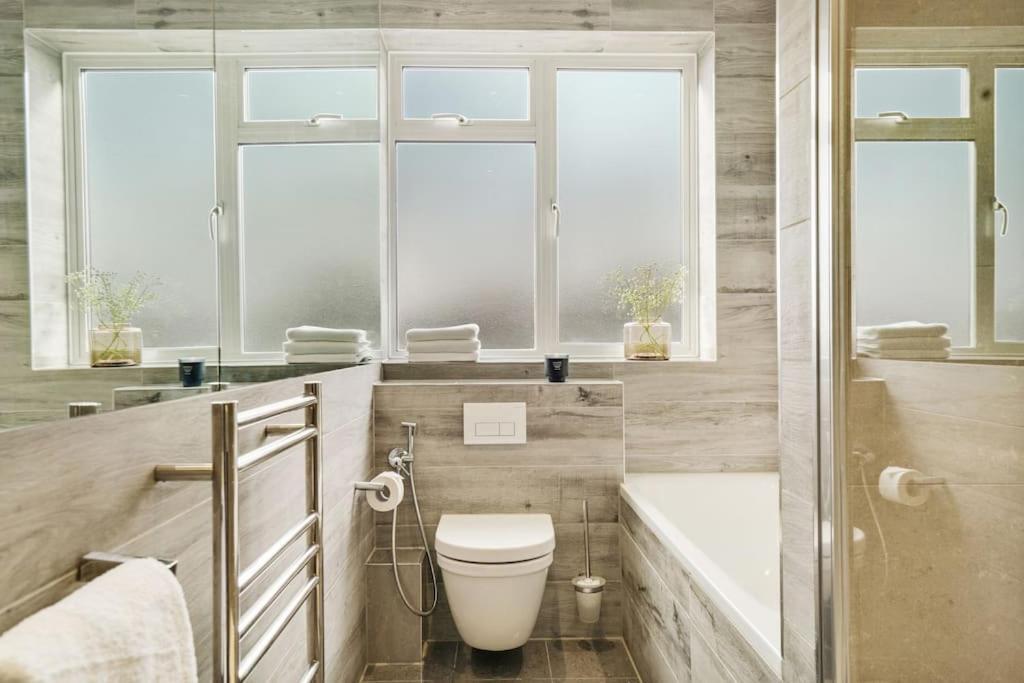The Camden Bright & Beautiful 2-bed Retreat * Londra