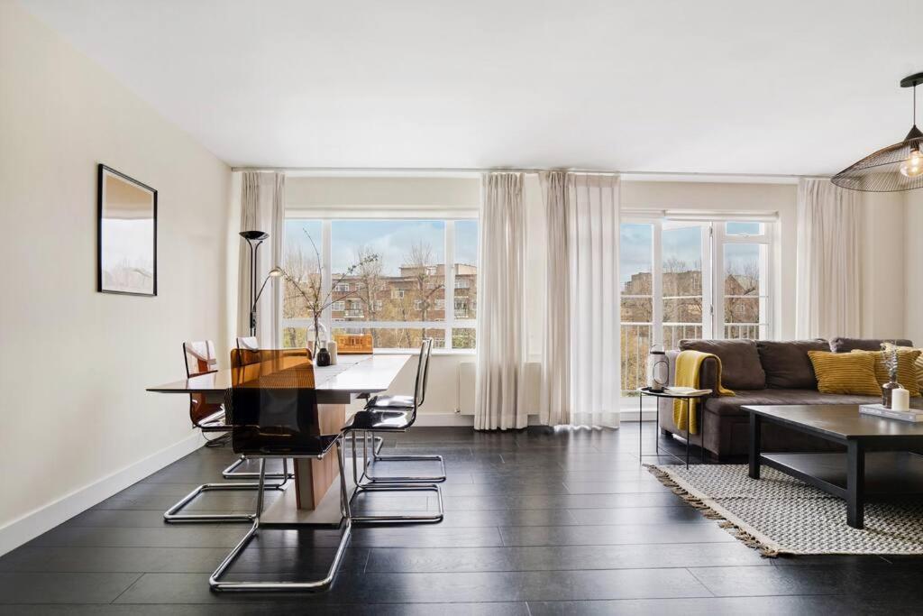 The Camden Bright & Beautiful 2-bed Retreat Lägenhet