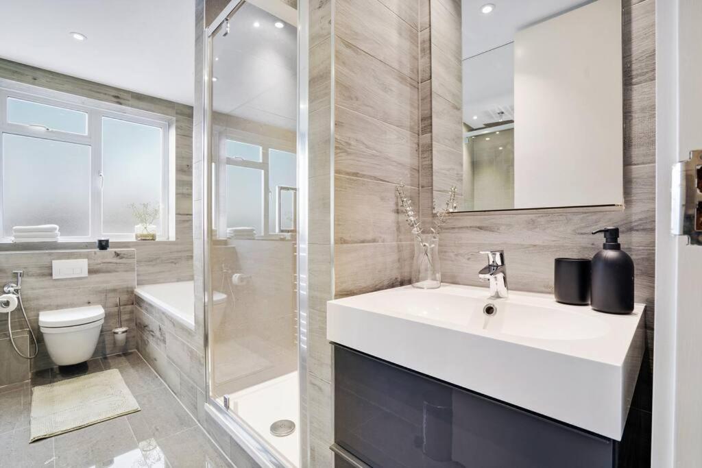 The Camden Bright & Beautiful 2-bed Retreat Appartamento *