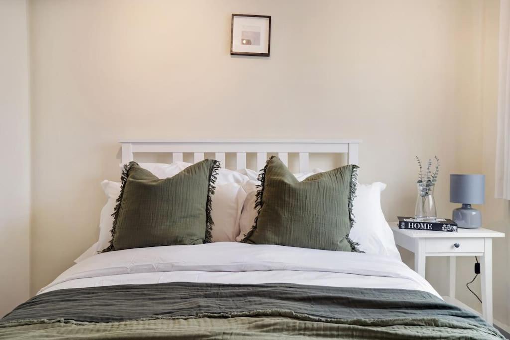 The Camden Bright & Beautiful 2-bed Retreat * Londra