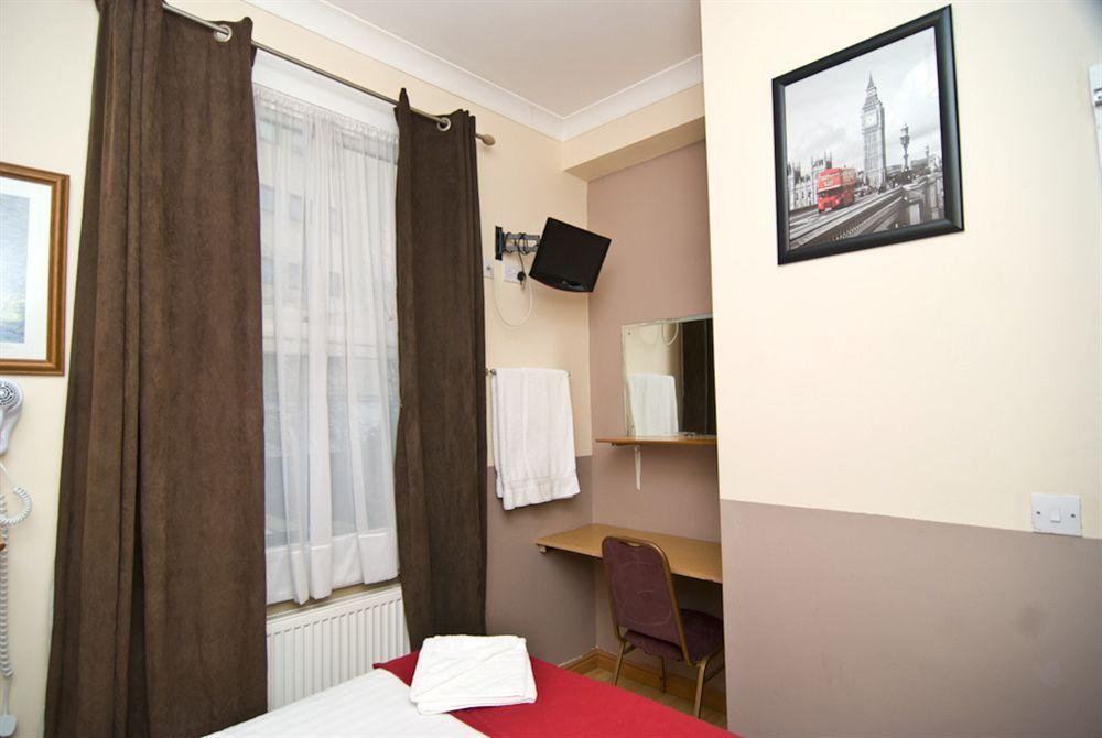 Holland Park Grove 3* Londra