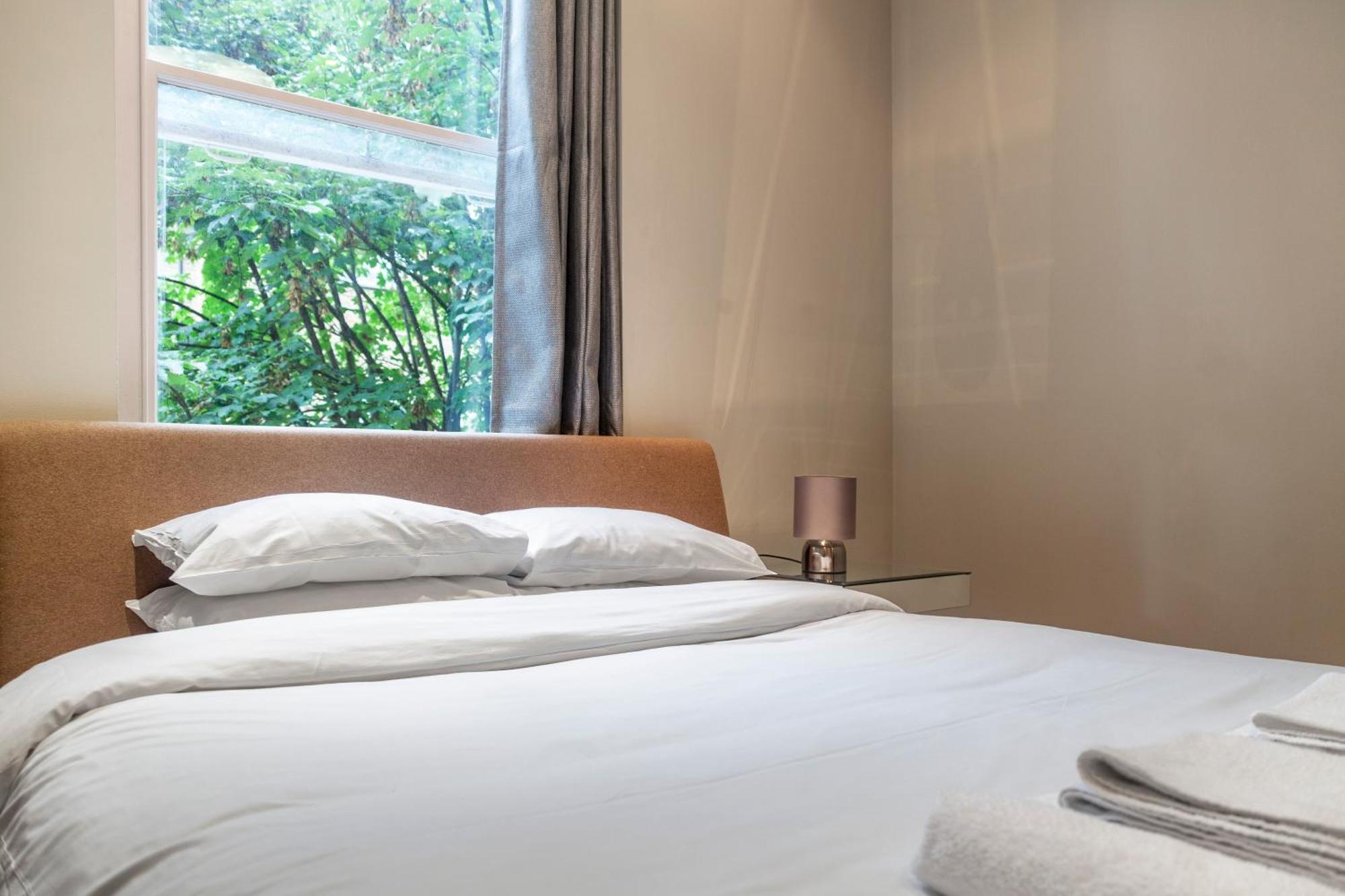Bright & Modern 1bdr Flat Near Lakeside Road Appartamento Londra