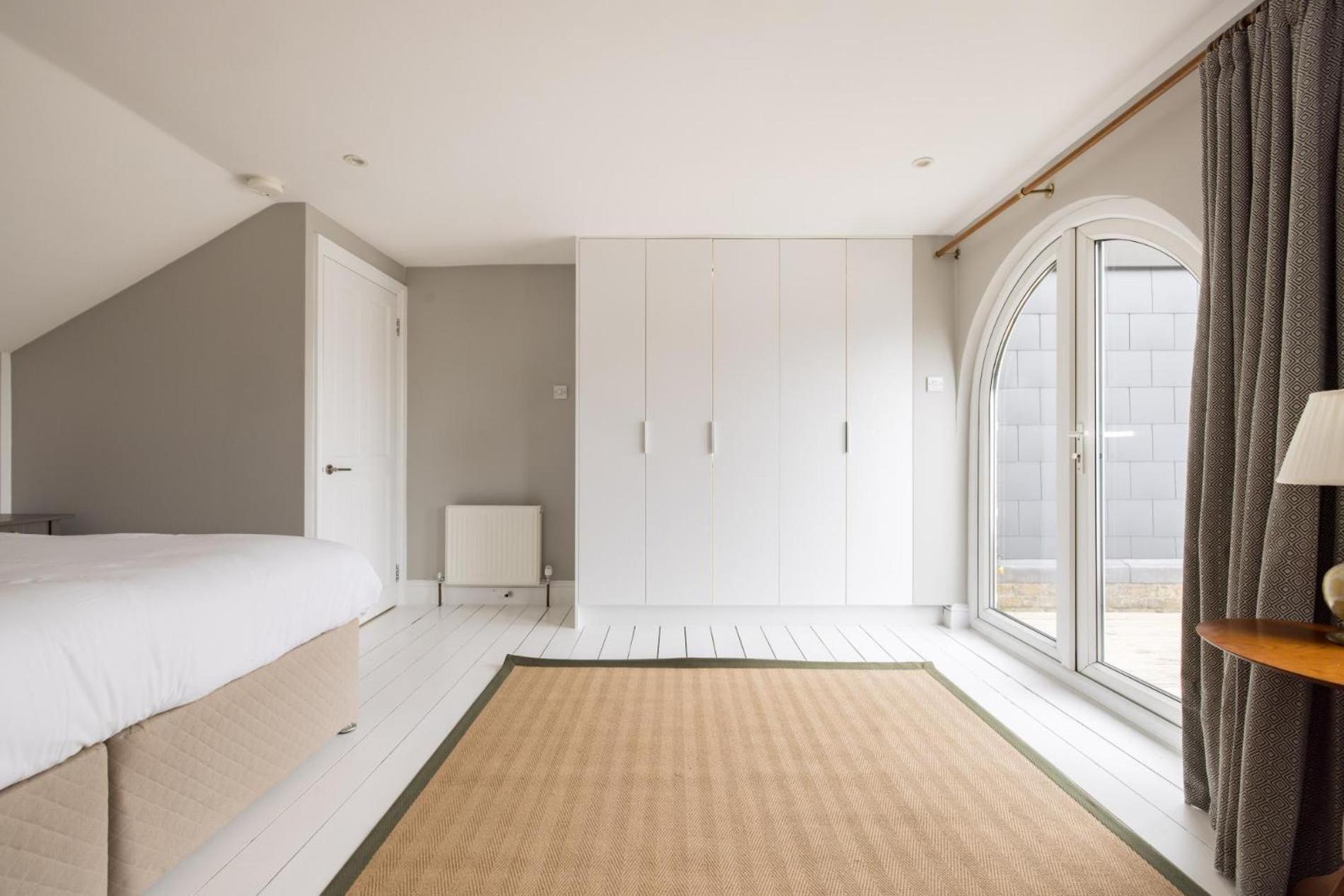 The Thames Embrace 3 Bedroom And Garden House In Battersea London