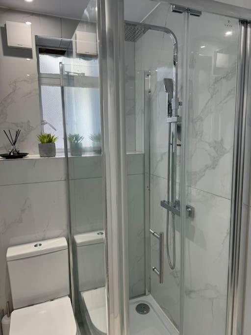 1 Bedroom Luxury Flat In Kensington Londra