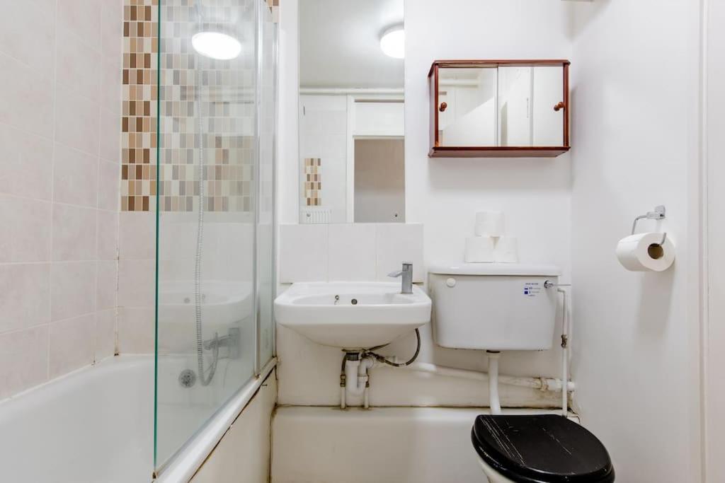 Bright & Spacious In Battersea, Appartamento Londra