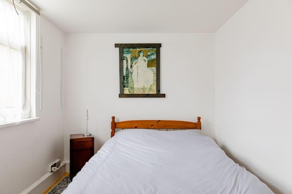 Bright & Spacious In Battersea, Appartamento