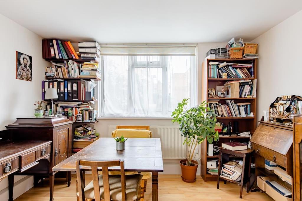Bright & Spacious In Battersea, Appartamento