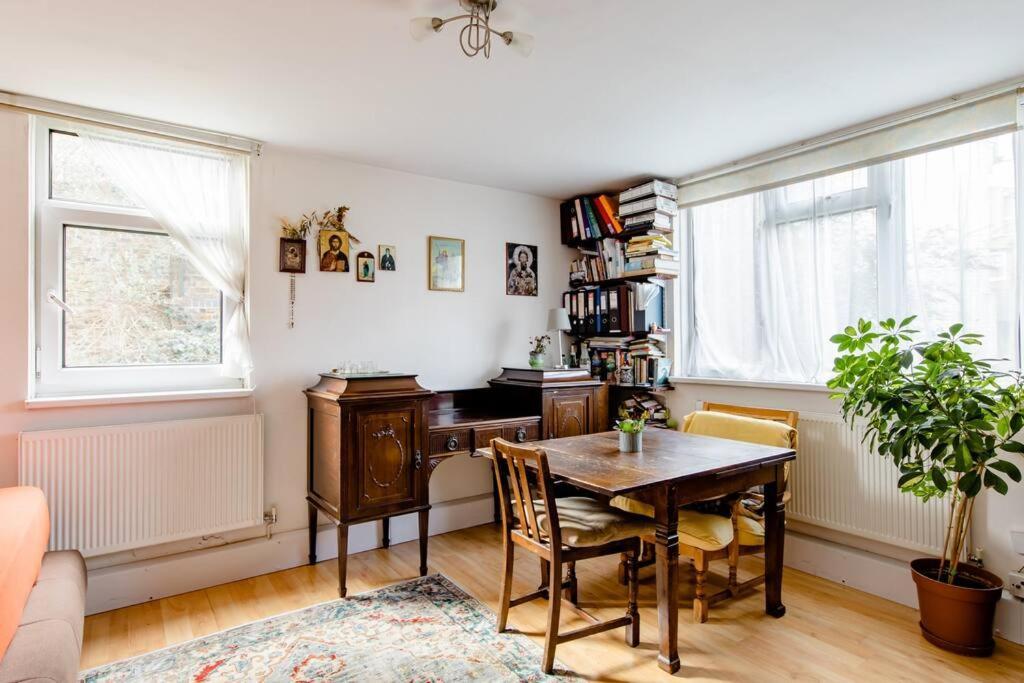 Bright & Spacious In Battersea, Lägenhet