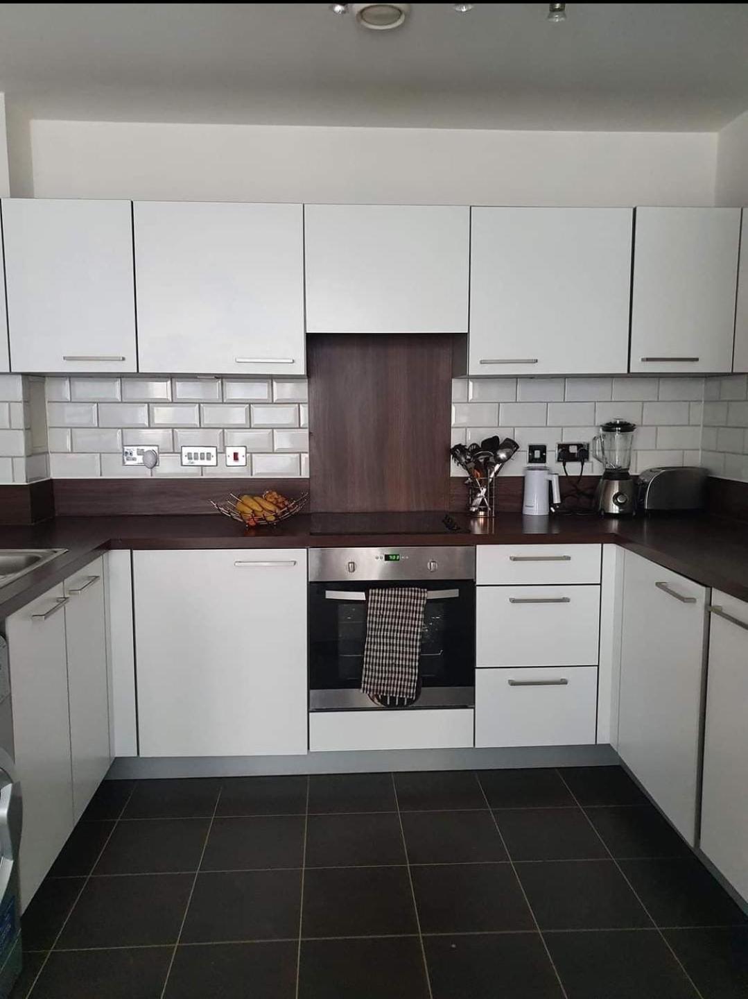 Apartment Luxury 2 Bedroom Flat In Central *
