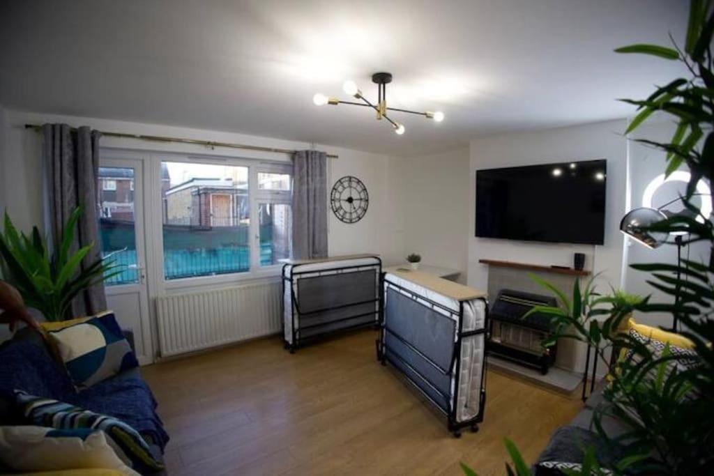 2 Bed Flat With Easy Access To Excel, Central London, City Airport, O2 Appartement Londen