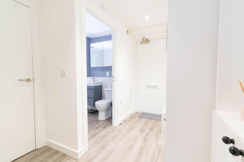 Appartamento Modern, Spacious Entire 1 Bedroom Apartment. *