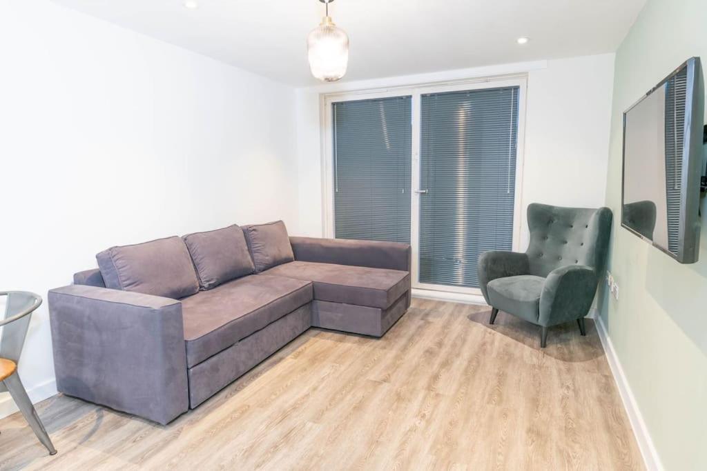 Modern, Spacious Entire 1 Bedroom Apartment. Appartamento *