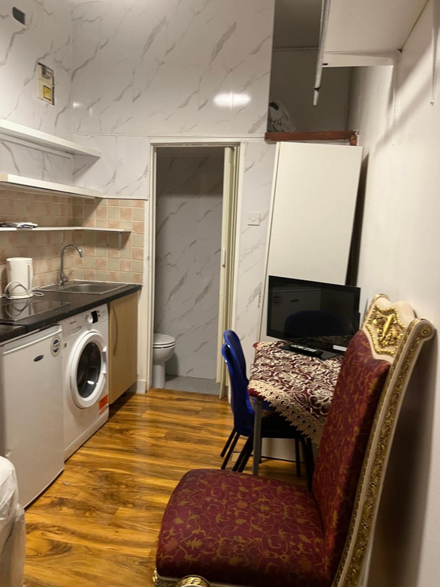 Queens Park Apartment *