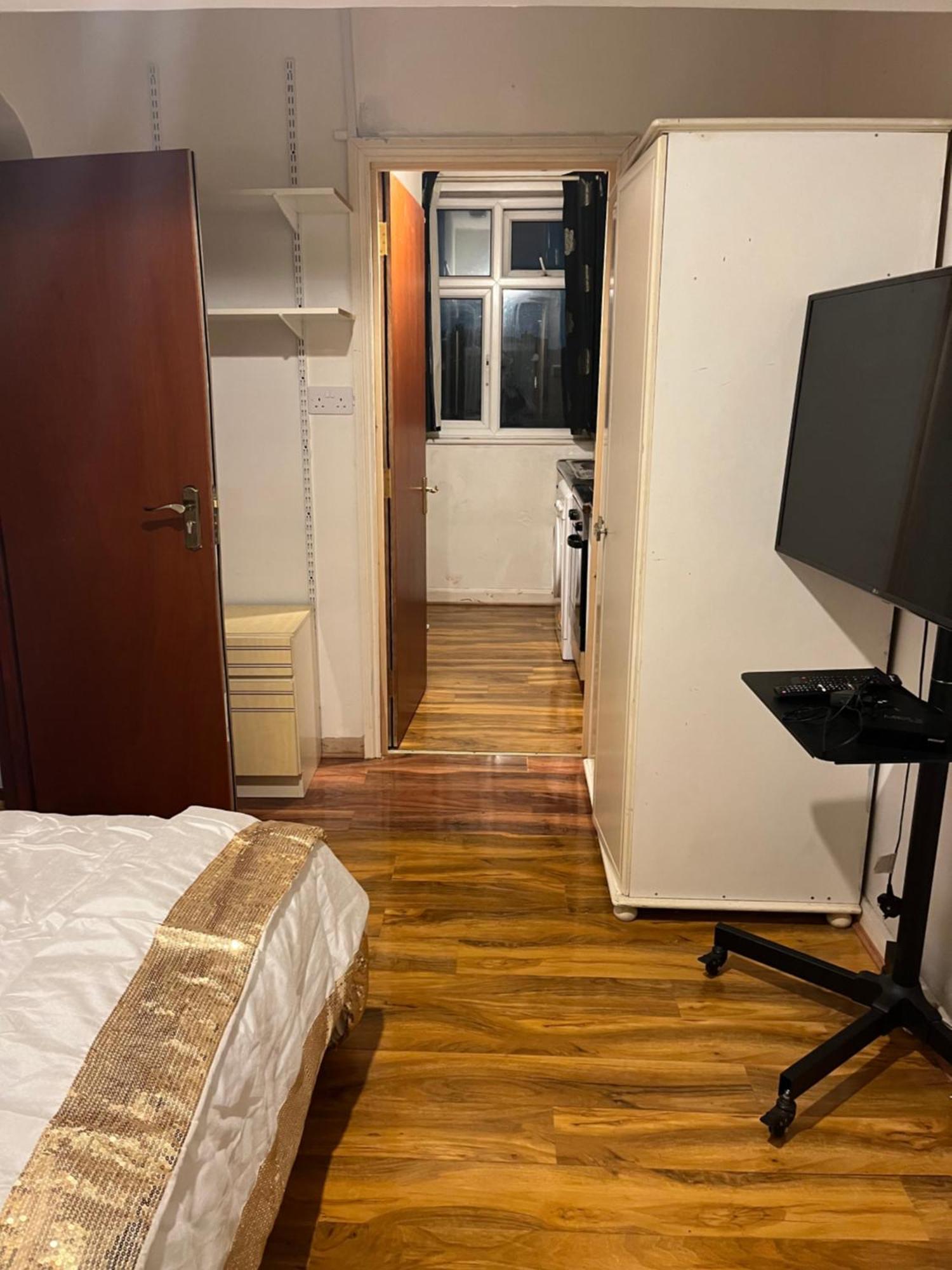 Queens Park Apartment