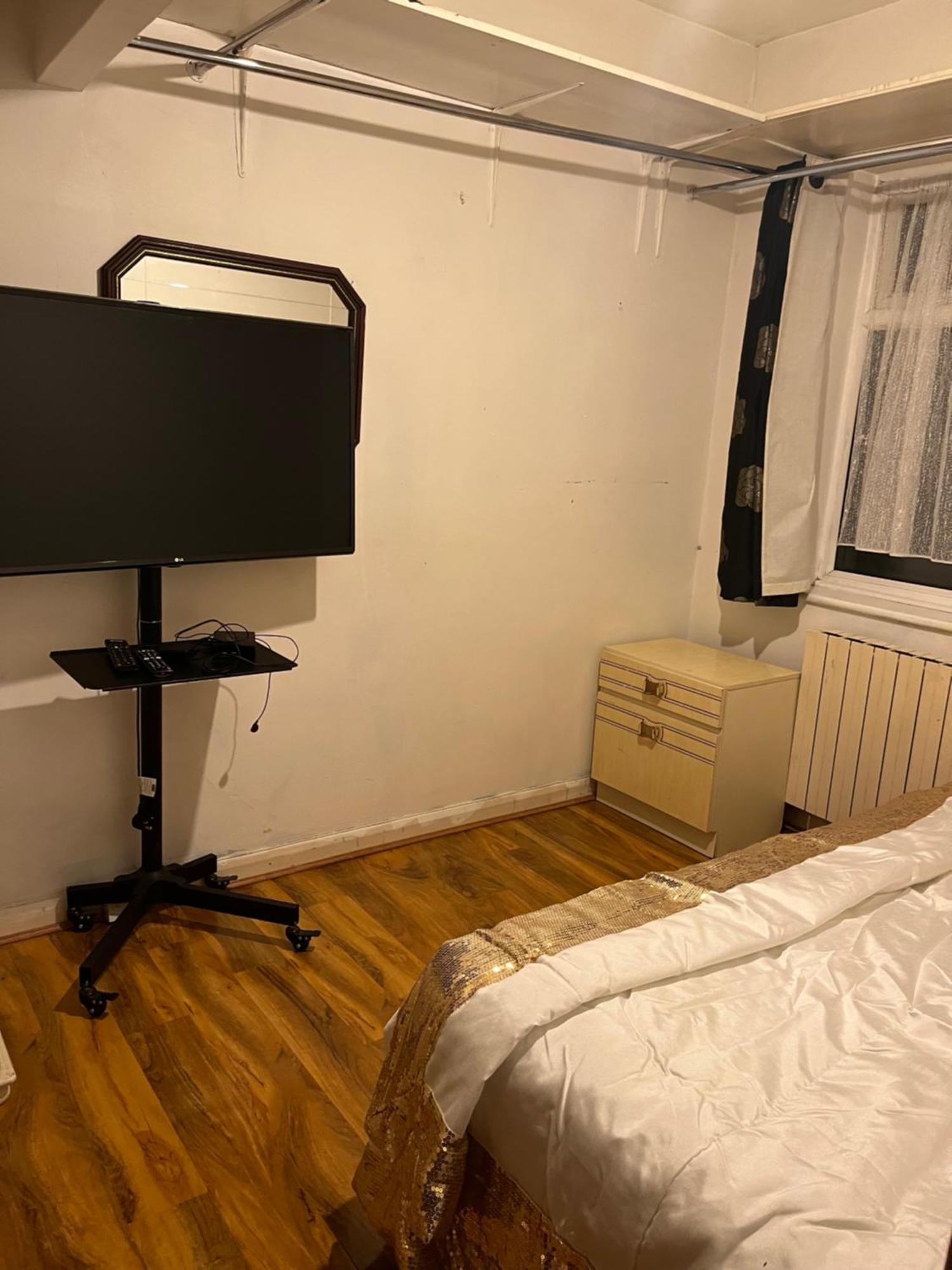 Apartment Queens Park London