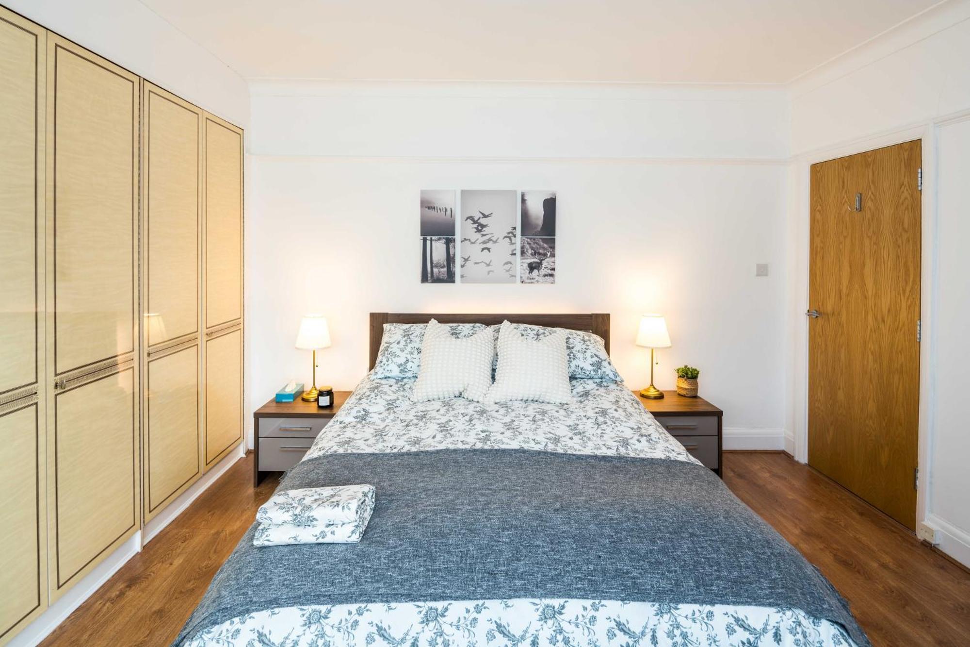 Contemporary 5 Bedroom With Garden North Finchley Feriehus *
