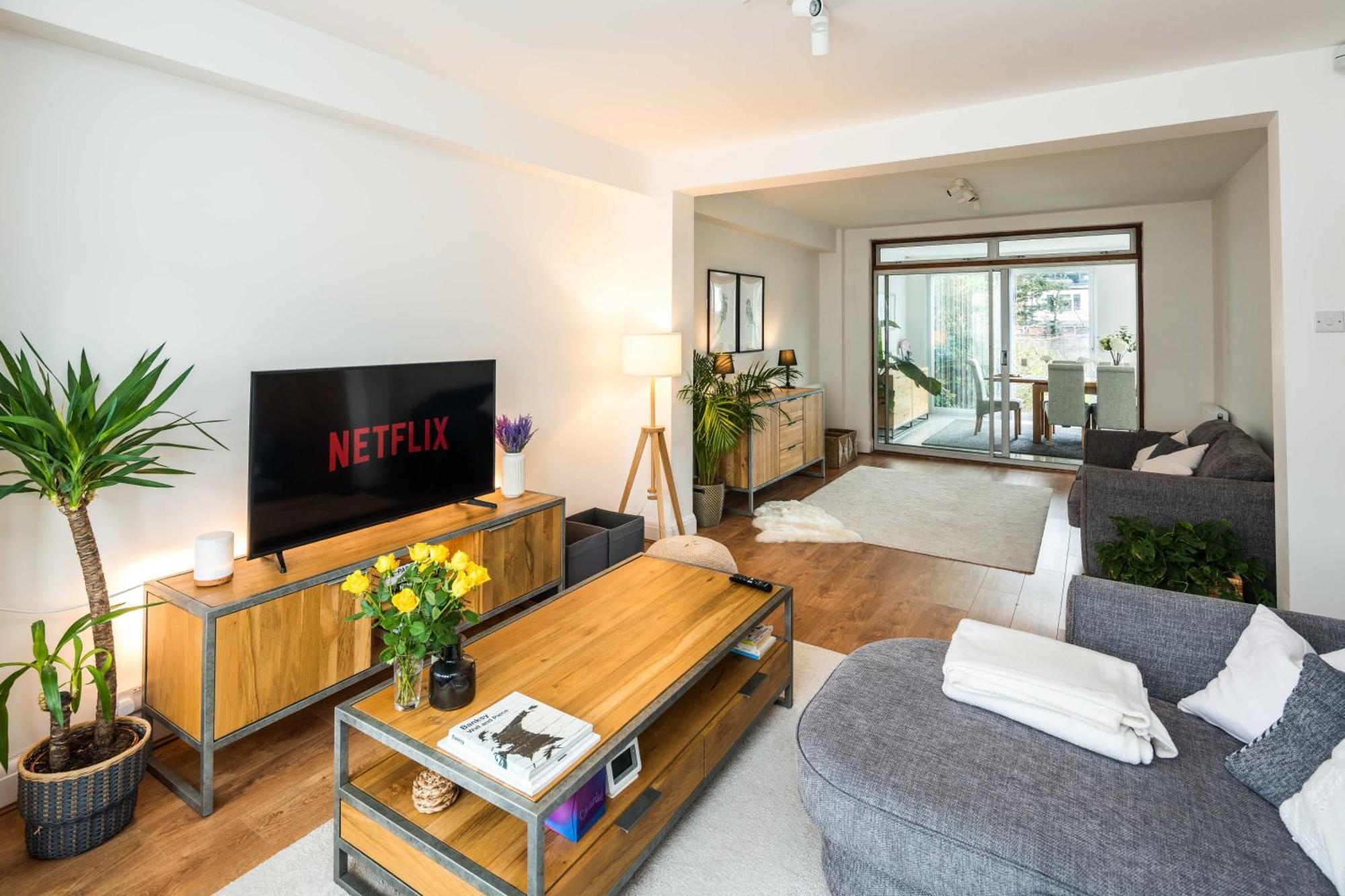 Vakantiehuis Contemporary 5 Bedroom With Garden North Finchley Londen