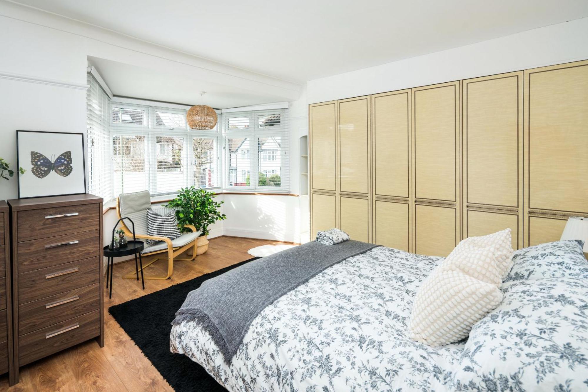 Contemporary 5 Bedroom With Garden North Finchley Londen