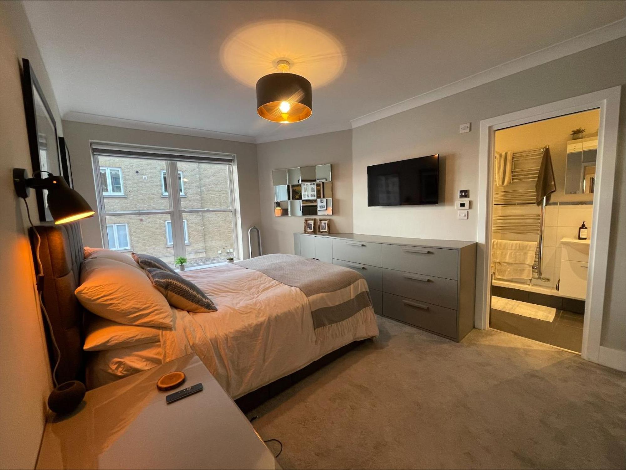 Appartamento Superb Riverside Flat With Balcony In Limehouse Londra