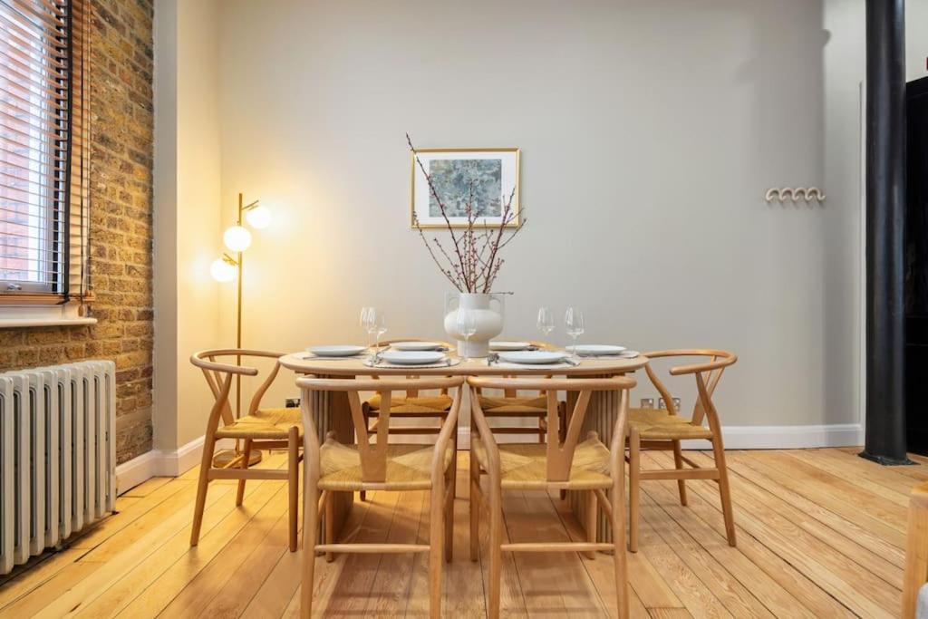 Prime Covent Garden Gem With Air-con Leilighet London