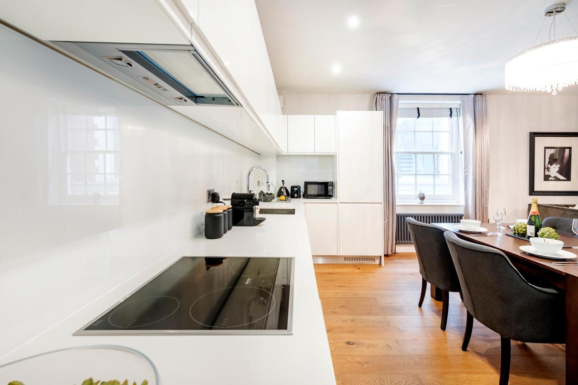 Aircon 2 Bedr, 3 Beds, 2 Bath Covent Garden, Subway Lägenhet London