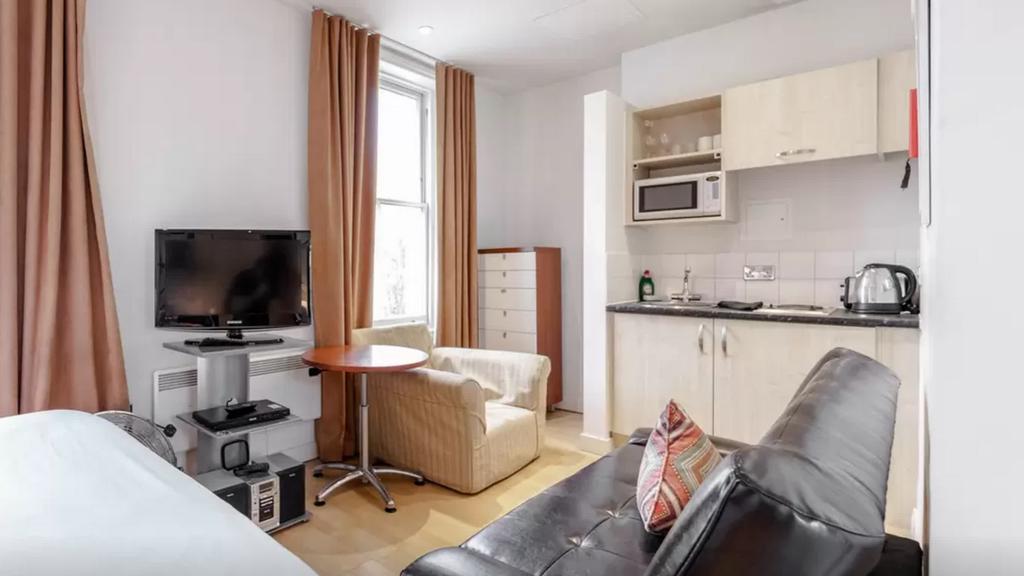 Princes Square Apartment