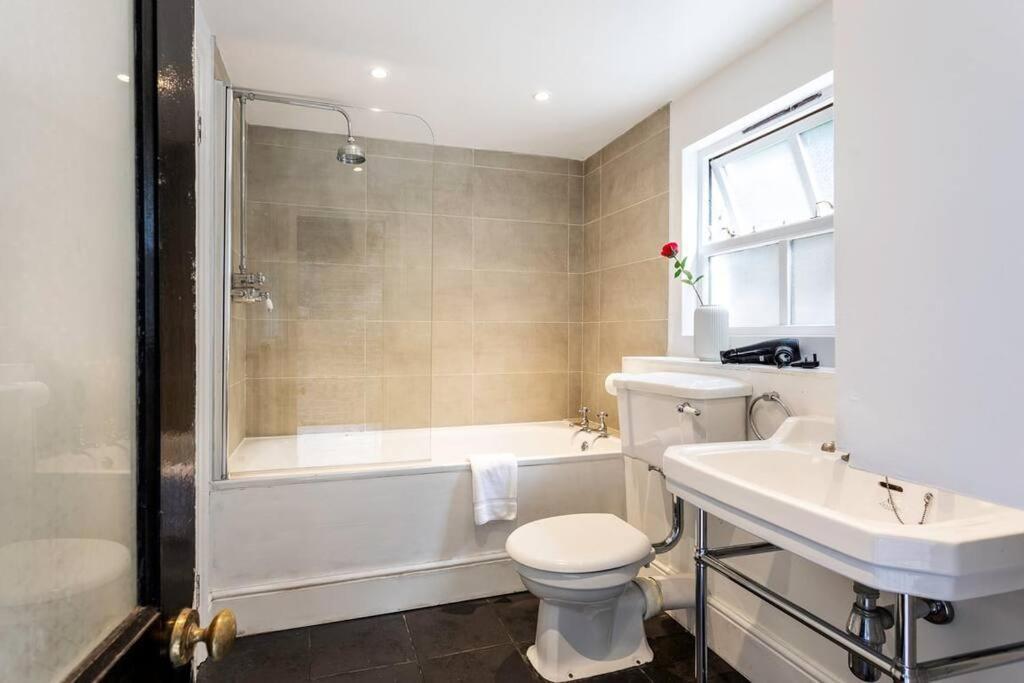 Apartment 2-bedroom Split-level In Notting Hill